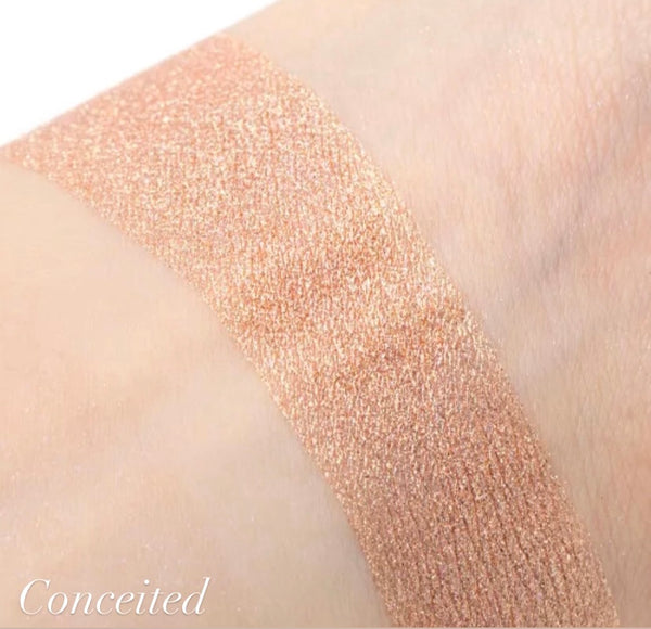 CONCEITED- Glow Highlight Powder